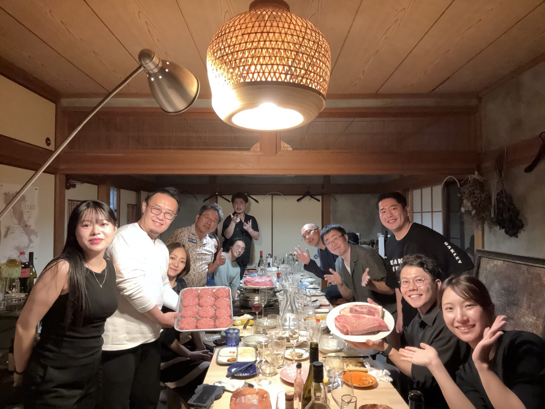 ブランド牛の生産者さんの家でのBBQの集合写真